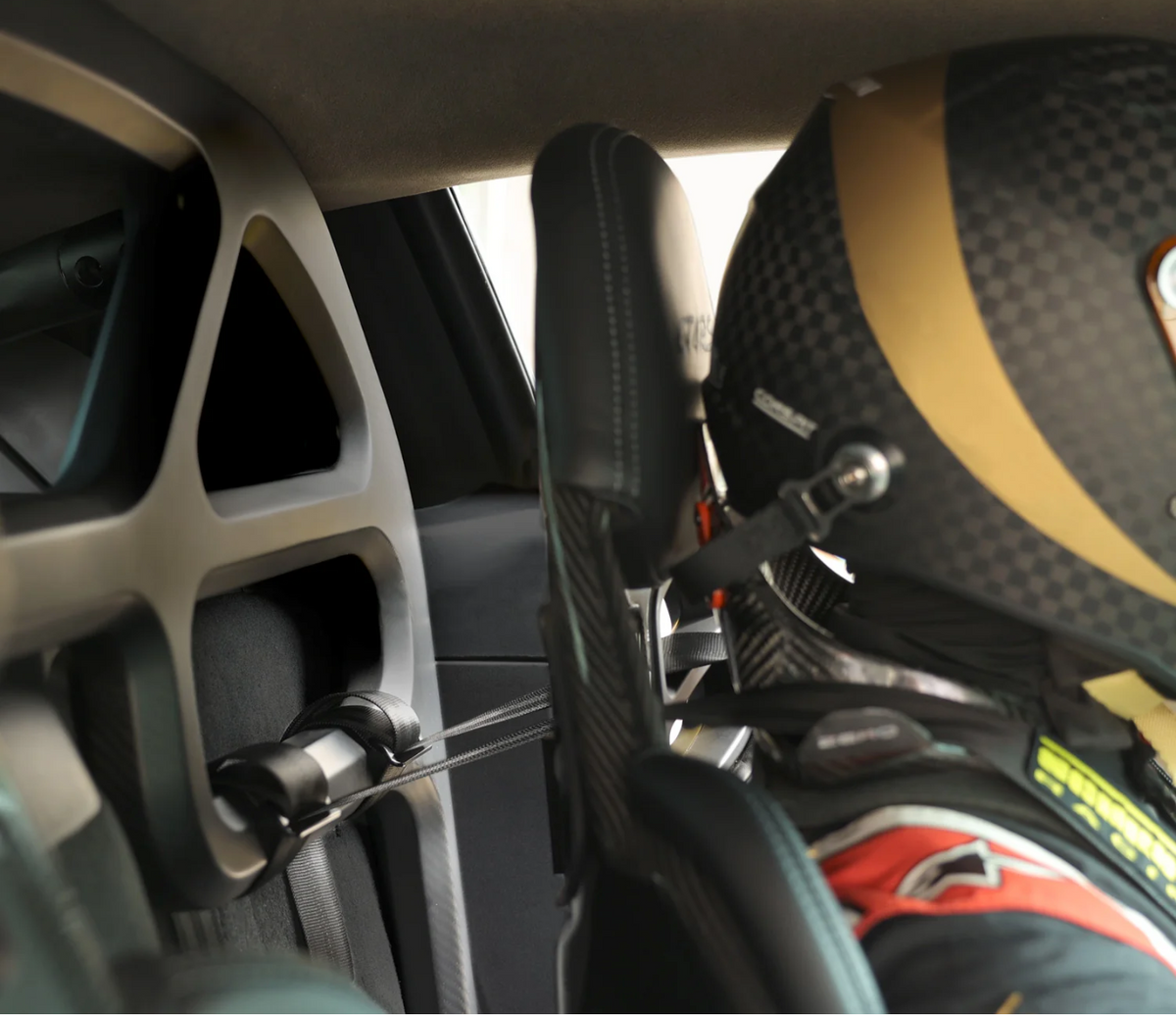 Dry Carbon Fiber Roll Cage &amp; Harness Bar - FIA 253 Compliant [Porsche 981/718/GT4/RS]